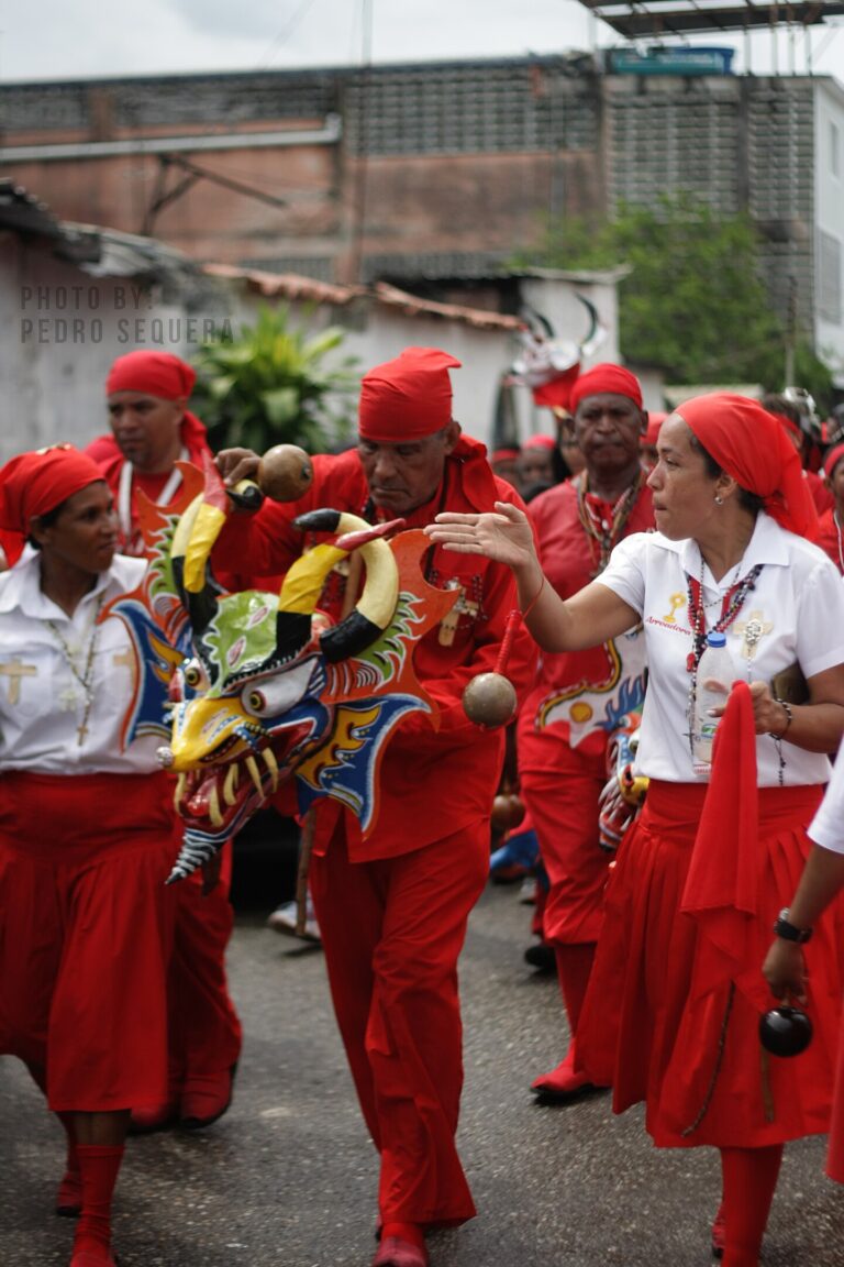 Fotografía de los Diablos Danzantes de Yare