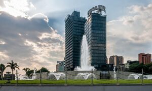 Fotografía de Plaza Venezuela al atardecer