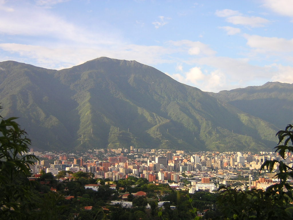 El Ávila, con Altamira y la Castellana en el primer plano