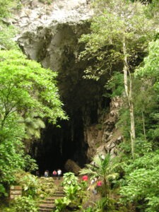 Foto de la entrada de la Cueva del Guacharo
